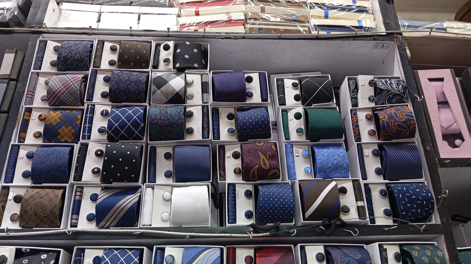 Men’s Tie, Pocket Square and Cufflink Gift Set - wedding ties and pocket squares in Nairobi